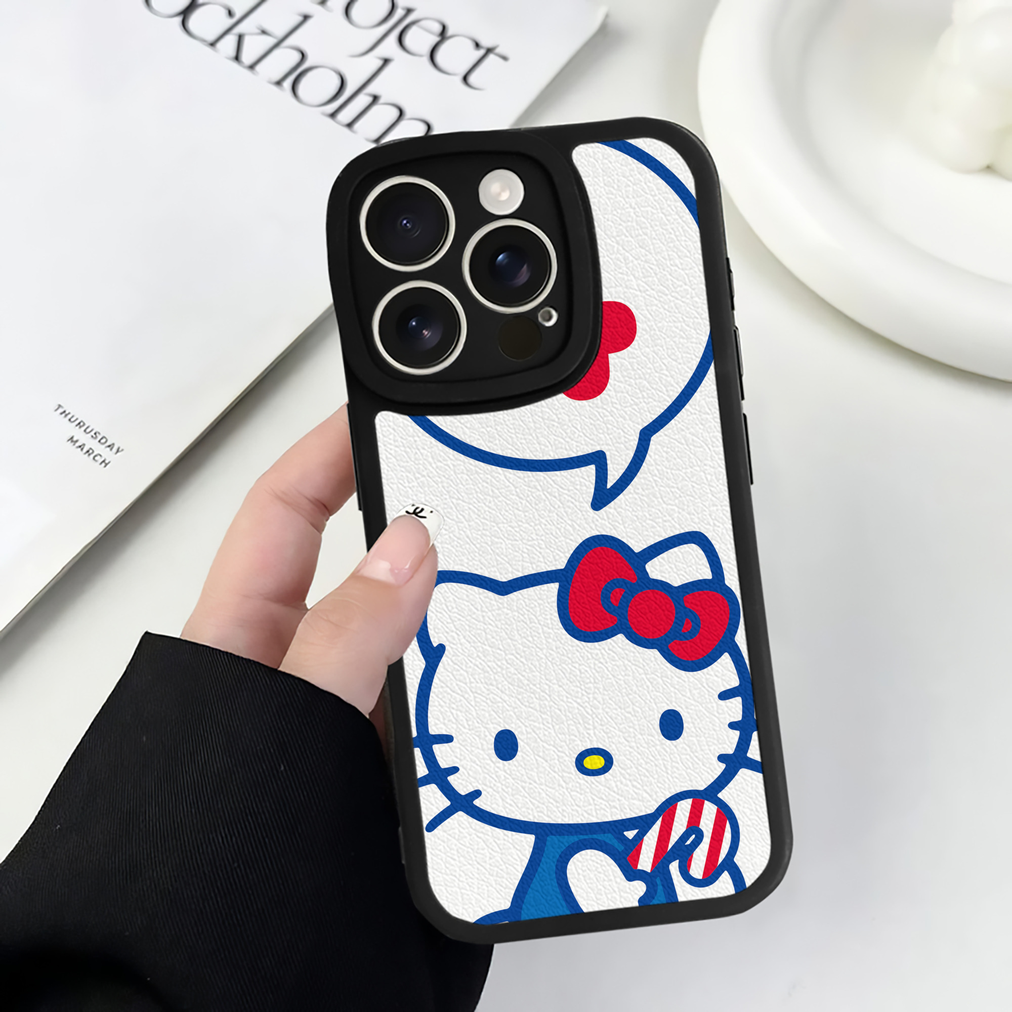 （画像用） Hello Kitty ハローキティ 【iPhone 16シリーズ対応】シリコンスマホケース（レザー調） 材質：シリコン